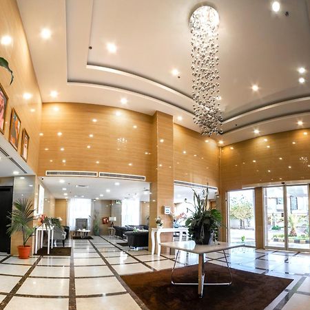 Golden Garden Al Corniche Aparthotel Дамам Екстериор снимка